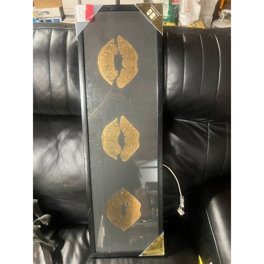 Black with Gold Lips picture